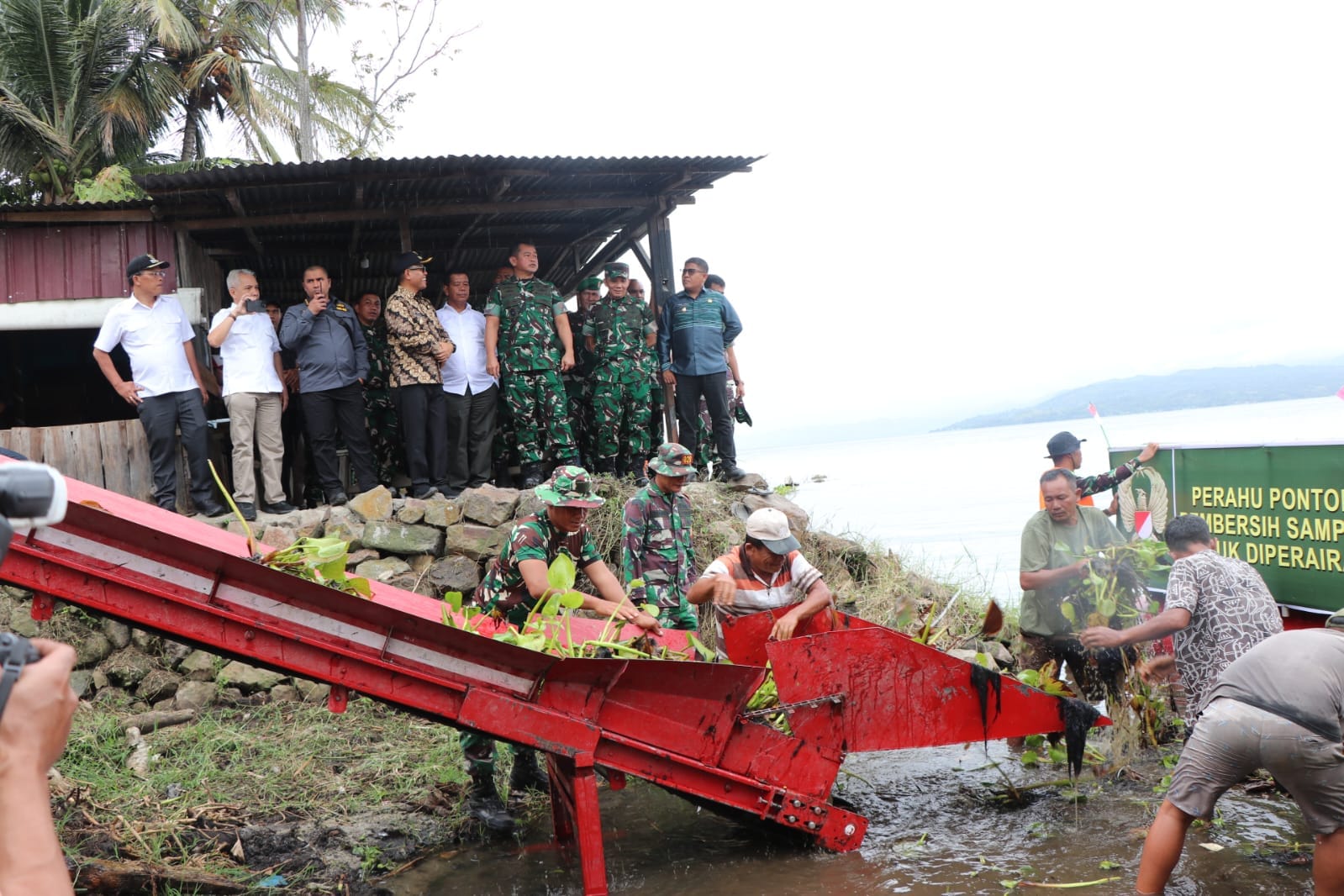 KSAD Serahkan 3 Unit Kapal Ponton, Berharap Danau Toba Bisa Bersih dari Sampah