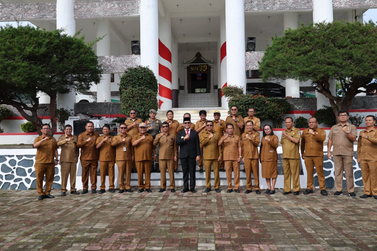 Pimpin Apel Gabungan, Pjs Bupati Toba Minta Percepatan Program APBD dan Tegaskan Netralitas ASN