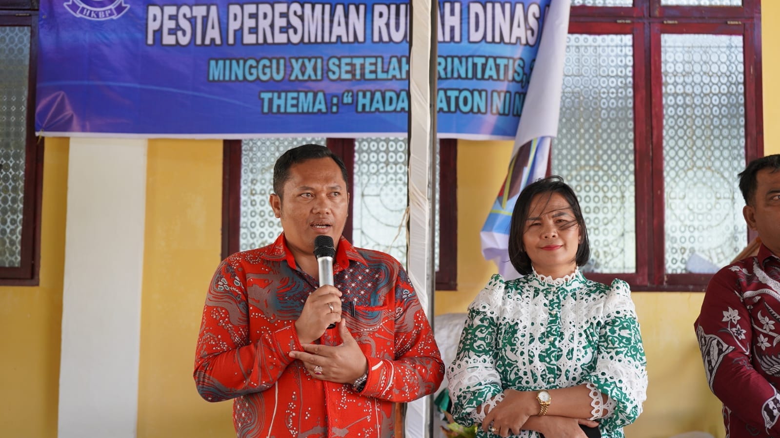 Pemkab Toba Hadiri Peresmian Rumah Dinas Gereja HKBP Tarabunga