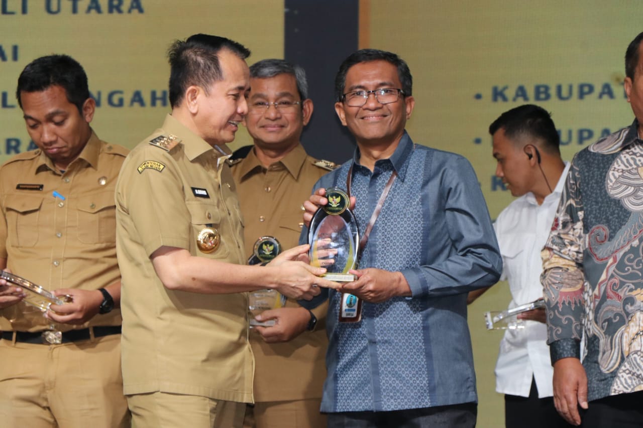 KI Sumut Award 2024, Pemkab Toba Terima Penghargaan Kategori Informatif