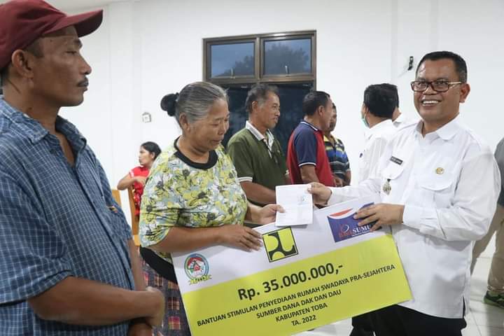 Lagi, Pemkab Toba Memberikan Bantuan Stimulan Penyediaan Rumah Swadaya Pra-Sejahtera