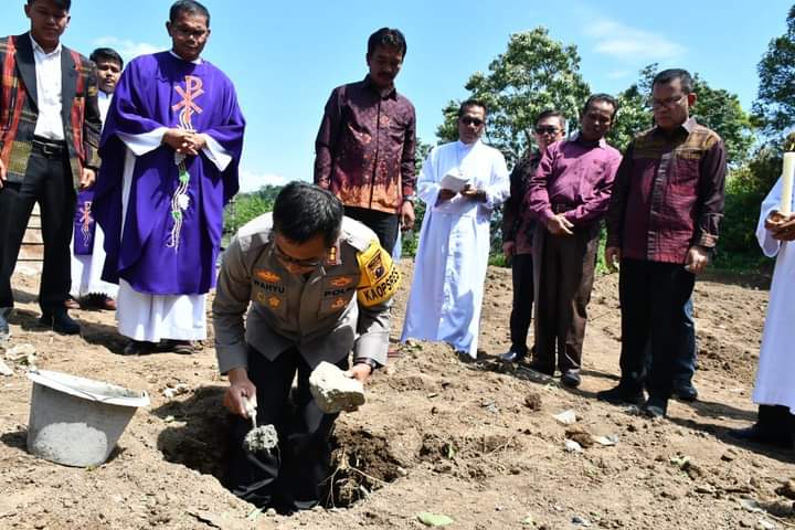 Pembangunan Gereja Katolik Stasi Sitorus, Bupati Toba : Gereja Selesaikan Semua Masalah