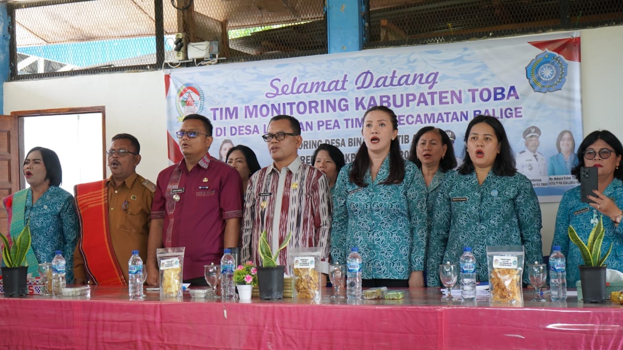 Bupati Toba Serahkan Sejumlah Bantuan Untuk Warga