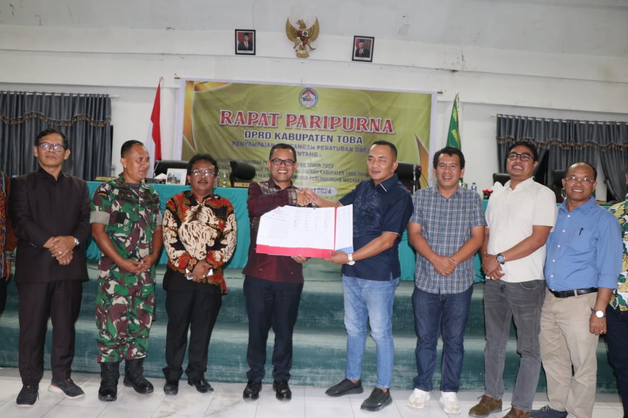 Pemkab dan DPRD Toba Tandatangani Nota Kesepakatan  Ranperda Pertanggungjawaban APBD 2023