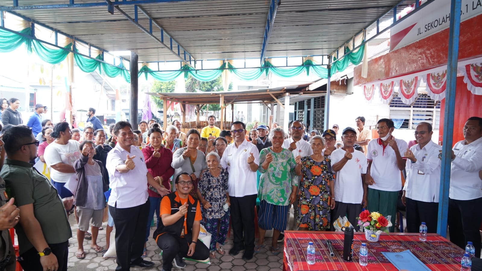 Bupati Toba Serahkan Bantuan Cadangan Pangan Beras Pemerintah 