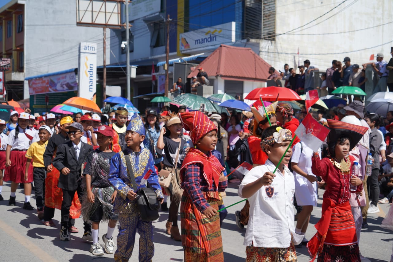 Para Bocil jadi Pusat Perhatian pada Defile HUT ke-80 Republik Indonesia