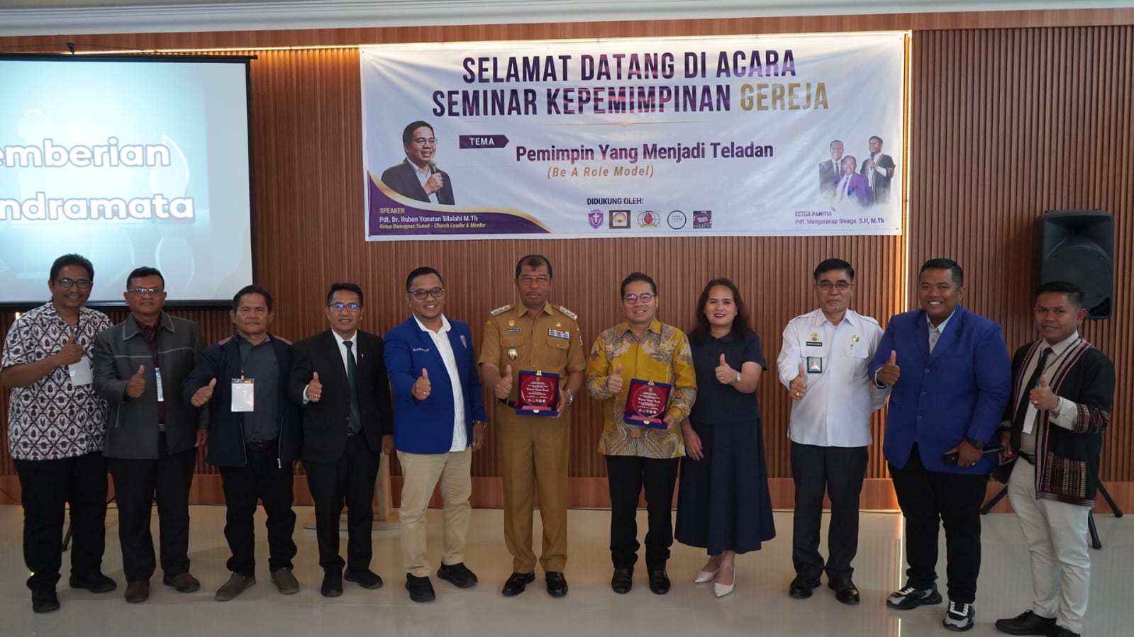 Seminar Kepemimpinan Gereja, Wabup Toba Beri Pesan Agar Gereja Menarik bagi Jemaat