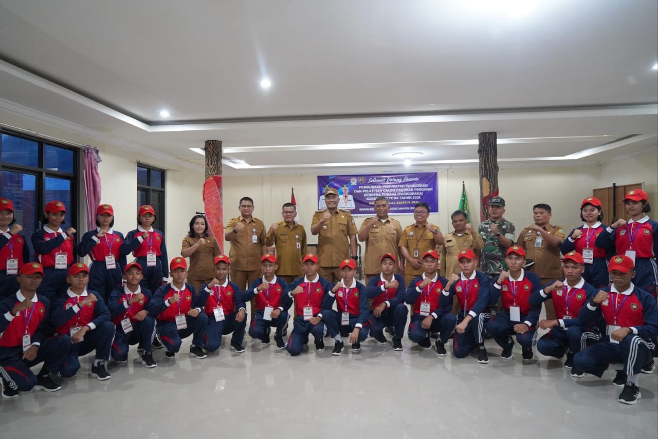 Bupati Toba Kukuhkan 20 Calon Paskibra Kabupaten Toba
