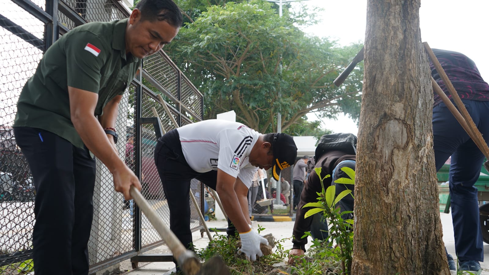 Pemkab Toba Gotong Royong Gelar Aksi Bersih-Bersih Sambut HUT ke-81 RI