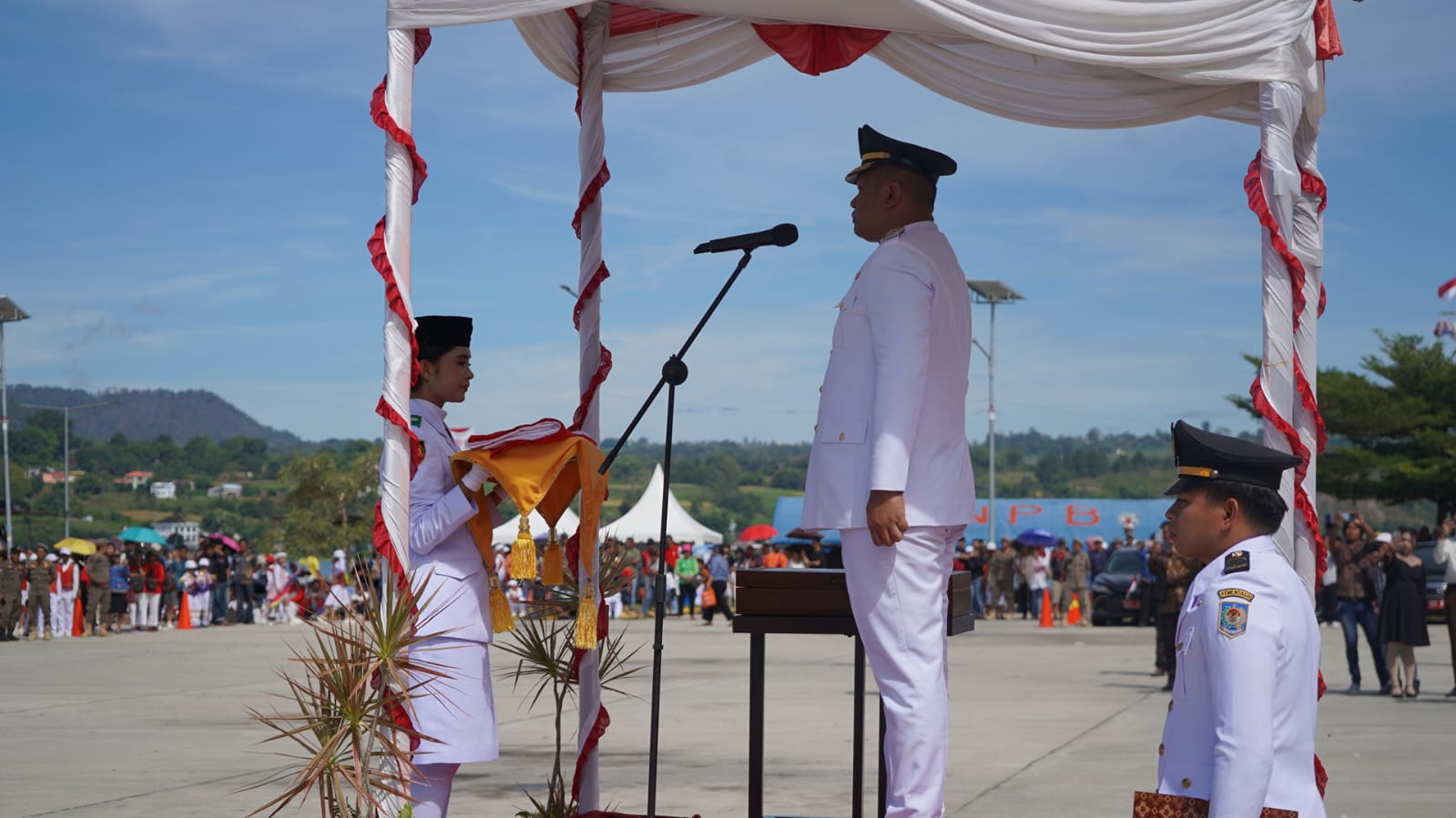 Pimpin Upacara HUT RI di Toba, Bupati Ajak Tingkatkan Semangat Membangun Daerah