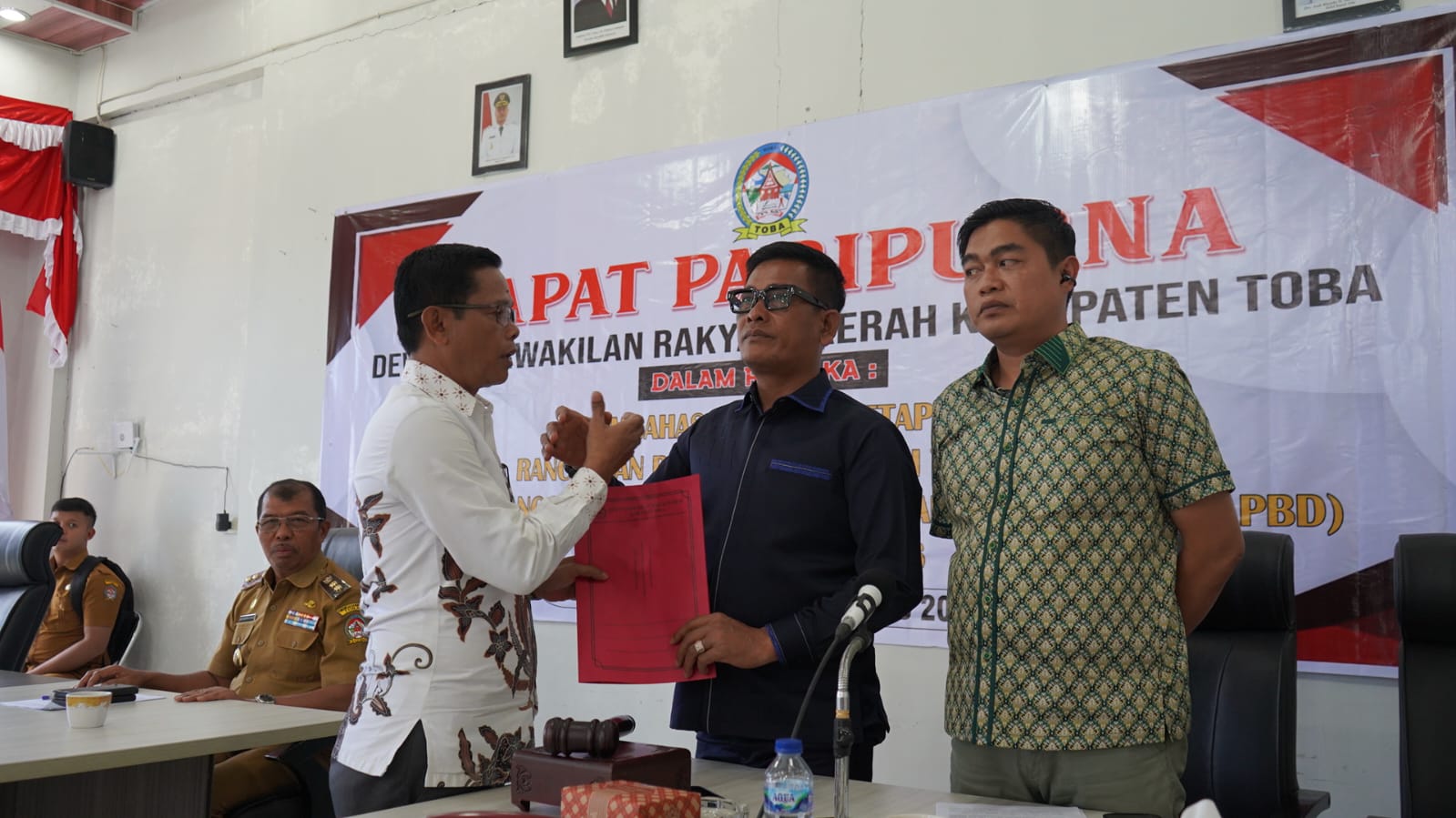 DPRD Toba Bahas dan Tetapkan Ranperda P-APBD 2026