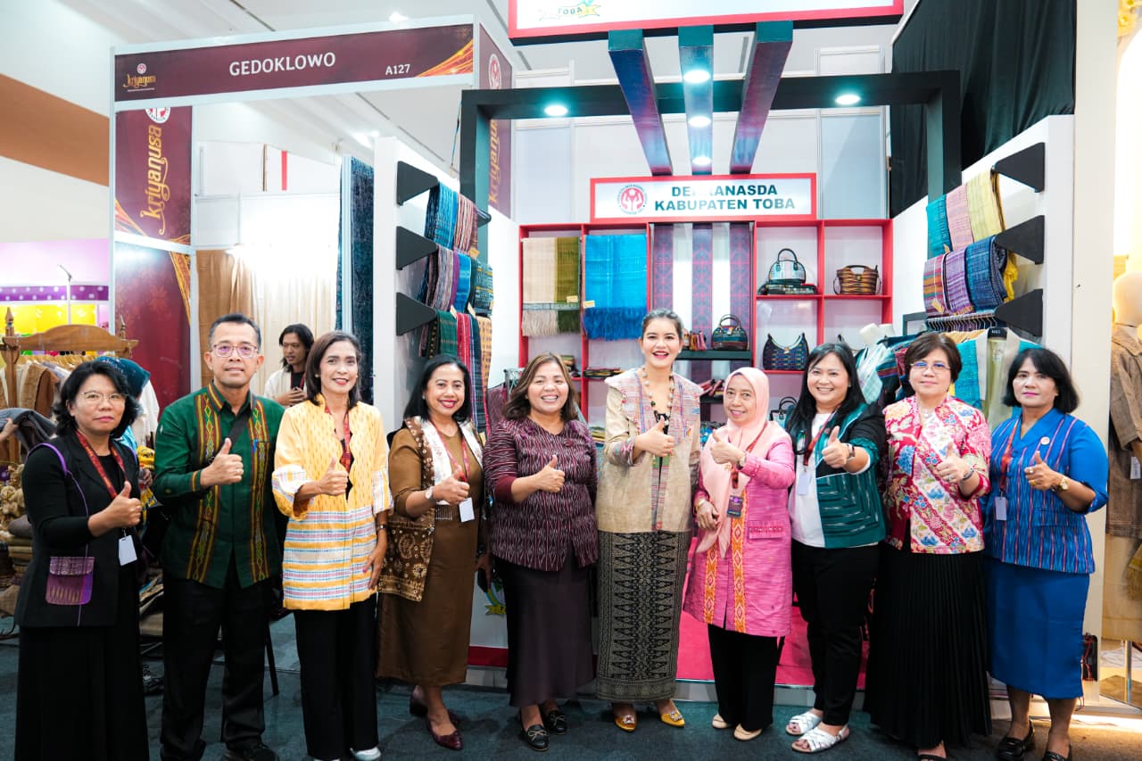 PEMKAB TOBA PAMERKAN KRIYA UNGGULAN DI AJANG KRIYANUSA 2026, DORONG PERAJIN LOKAL NAIK KELAS