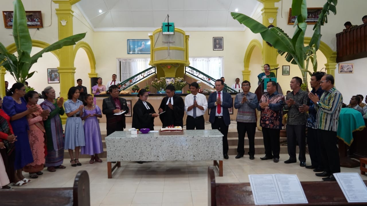 Pemkab Toba dan Anggota DPRD Sumut Hadiri Peletakan batu pertama pembangunan gedung Sekolah Minggu , Pesta Gotilon dan HUT ke- 141 HKBP.Simaremare Jae 