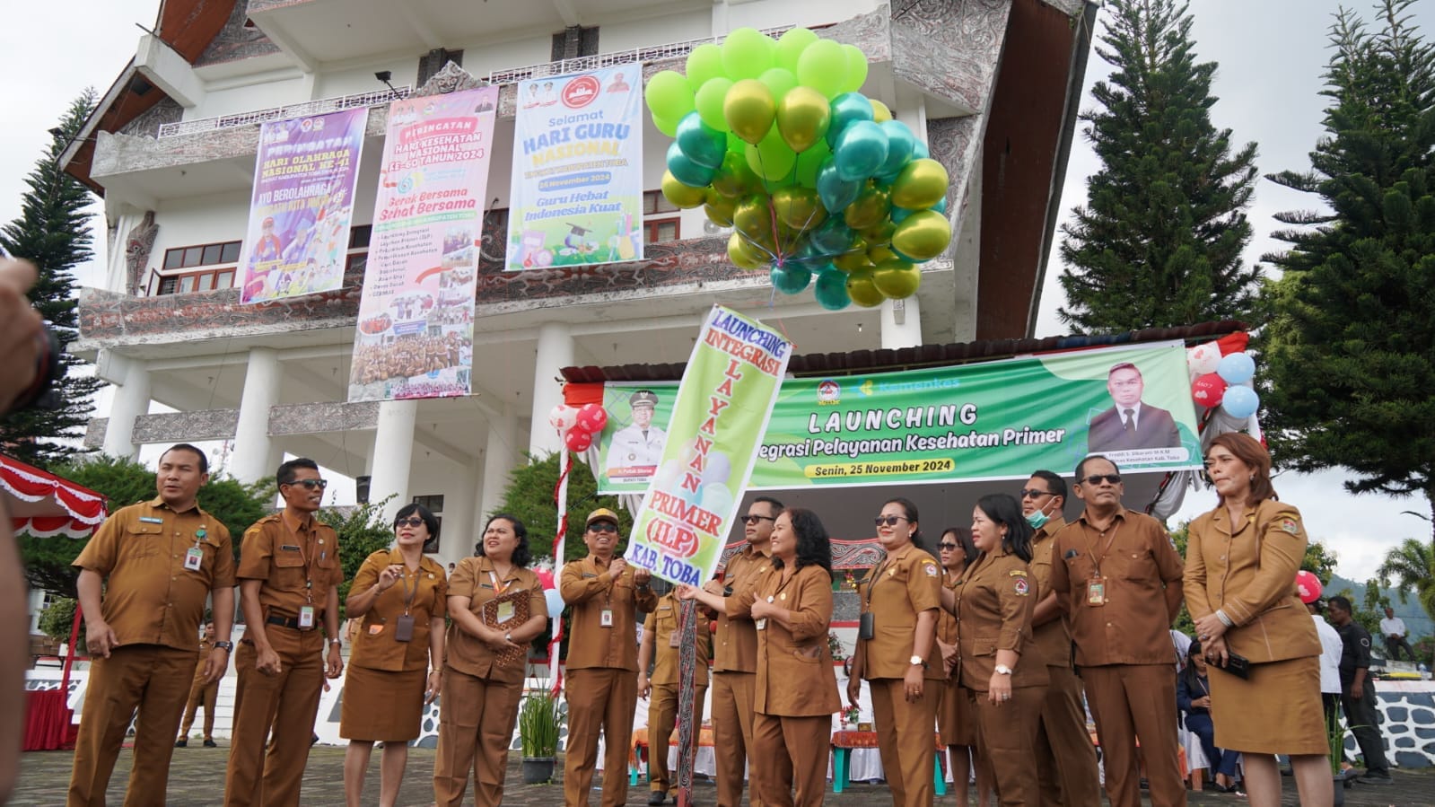 Pemkab Toba Memberikan Pelayanan.Terbaik kepada Masyarakat 