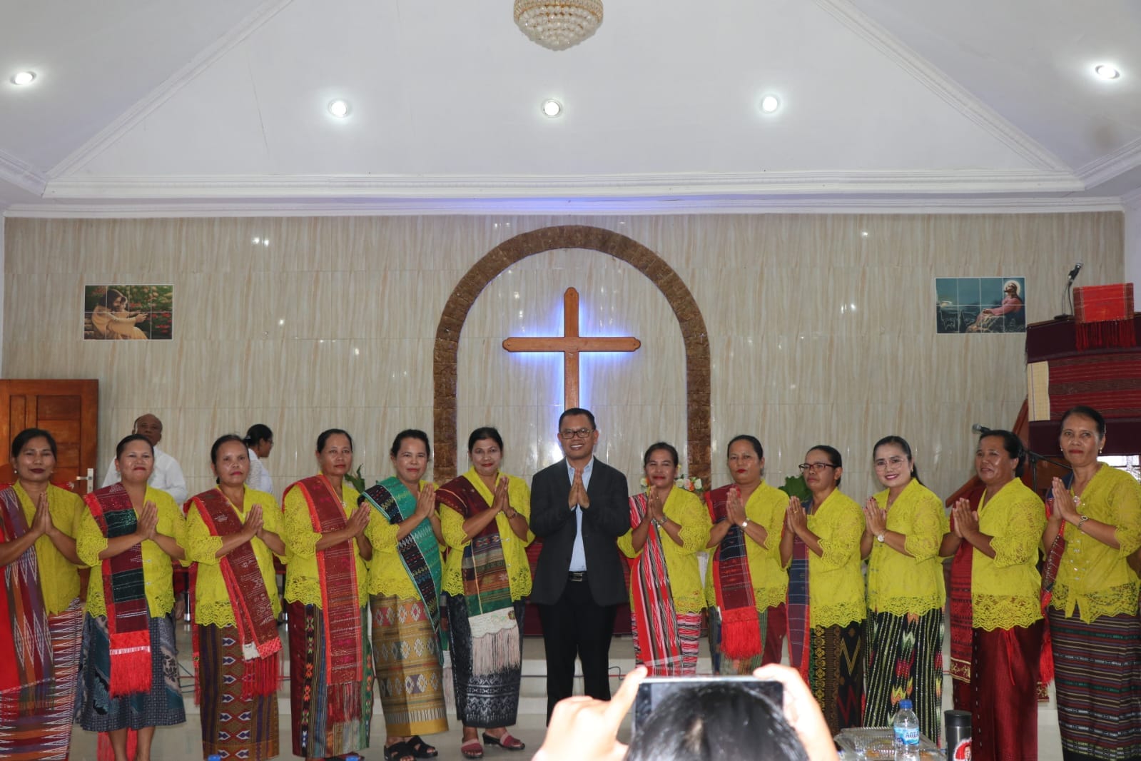 Spontan, Bupati Bantu Pembangunan TPT Gereja yang Longsor