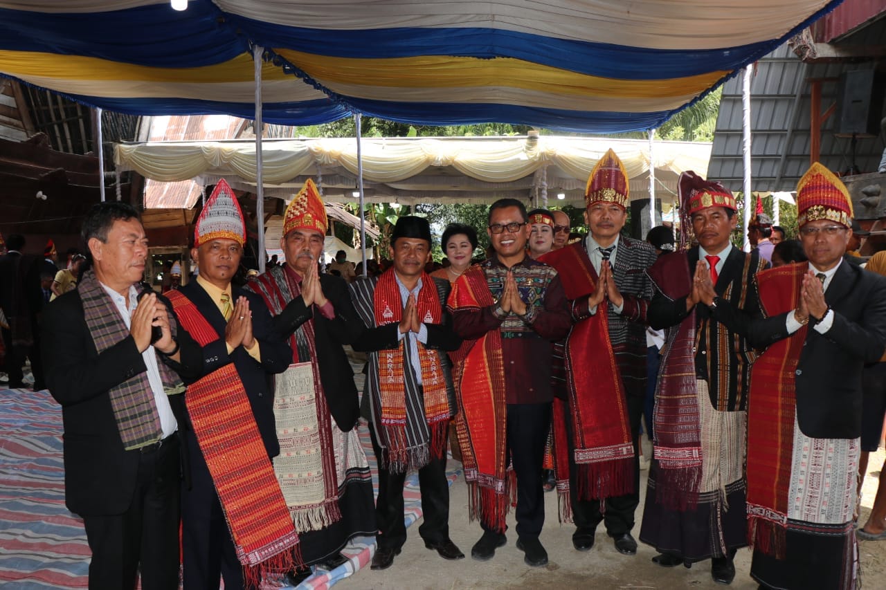 Hadiri Peresmian Tugu Raja Dolok Saribu, Bupati Toba : Keturunan Bersatu Saling Membantu