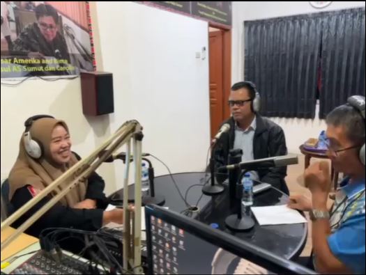 Talkshow di Radio Kharisma, Bupati Toba Jelaskan Capaian Kerja