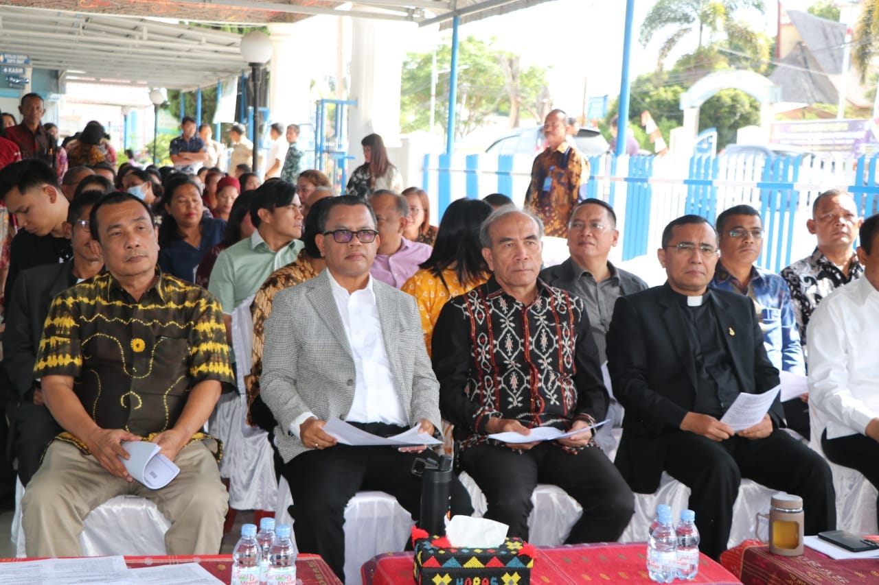 Bupati Toba Hadiri Peletakan Batu Pertama Pembangunan Ruang Ibu-Anak RSU HKBP Balige