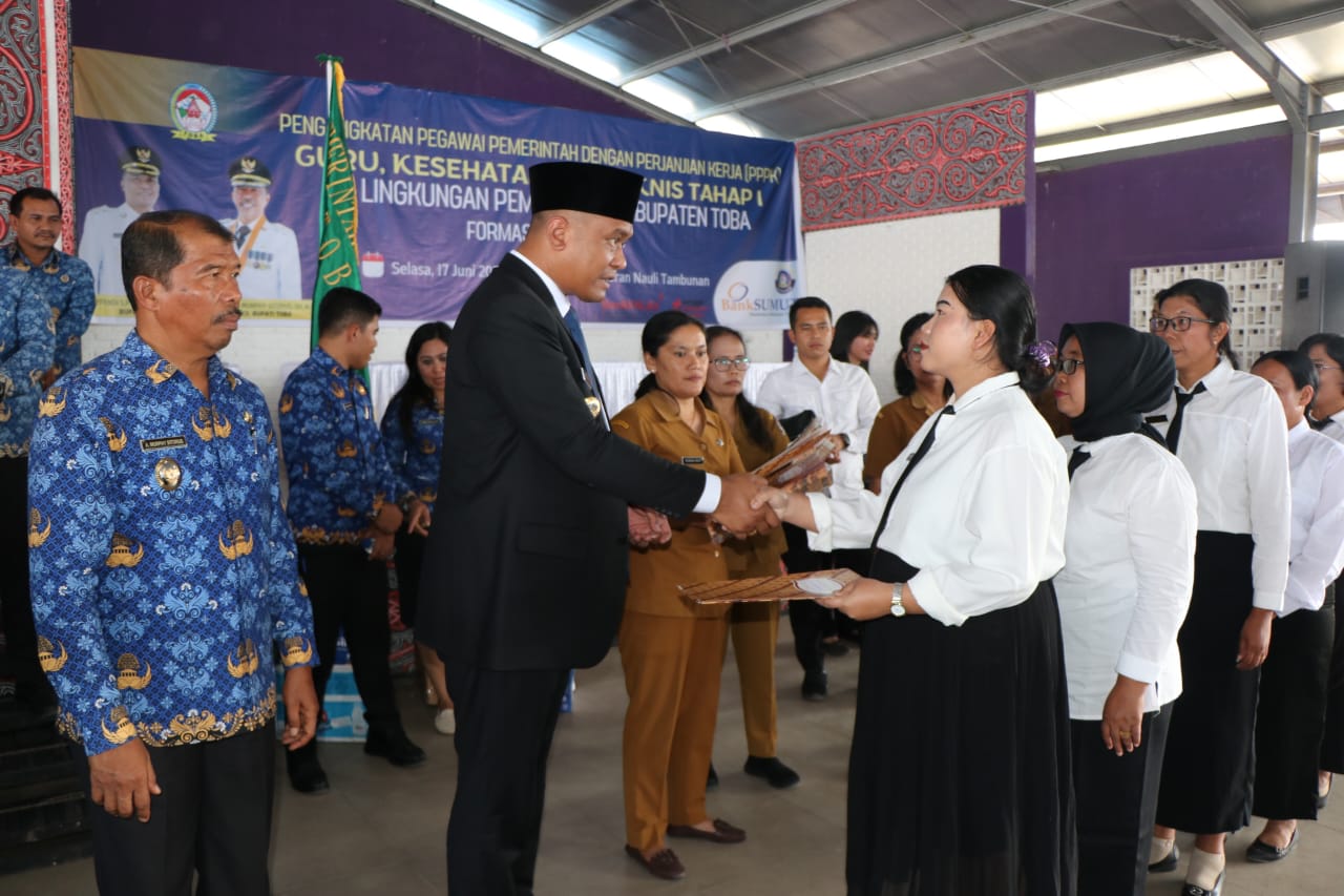Sebanyak 444 PPPK Terima SK  Bupati : Tuhan Jawab Doa Kita
