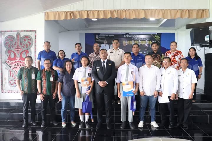 Berangkatkan Seleksi Paskibra Pusat,Bupati Toba Beri Pesan Terus Berusaha dan Berdoa