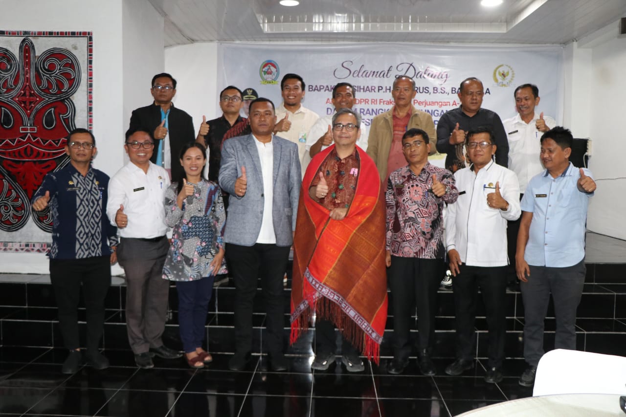 Kunker Reses Sihar Sitorus, Bupati Toba Sampaikan Proposal Permohonan Bantuan