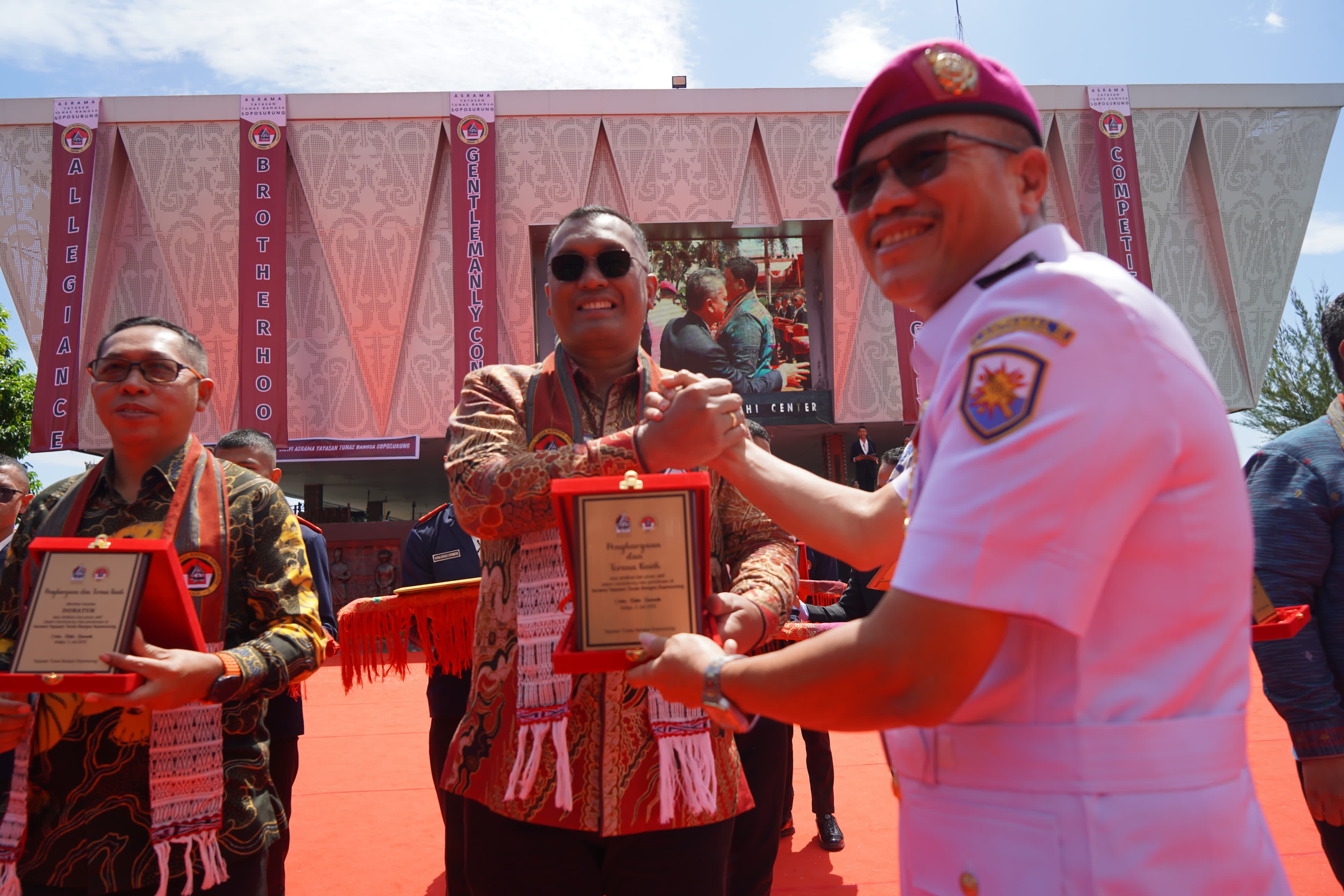 120 Siswa/i Yayasan TB Soposurung Dikukuhkan, Bupati Sampaikan Selamat