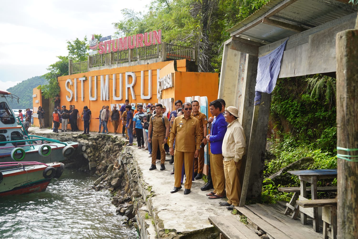 Wabup Toba Tinjau Pencarian Korban Tenggelam di Situmurun, Beri Suport Moril Untuk Keluarga