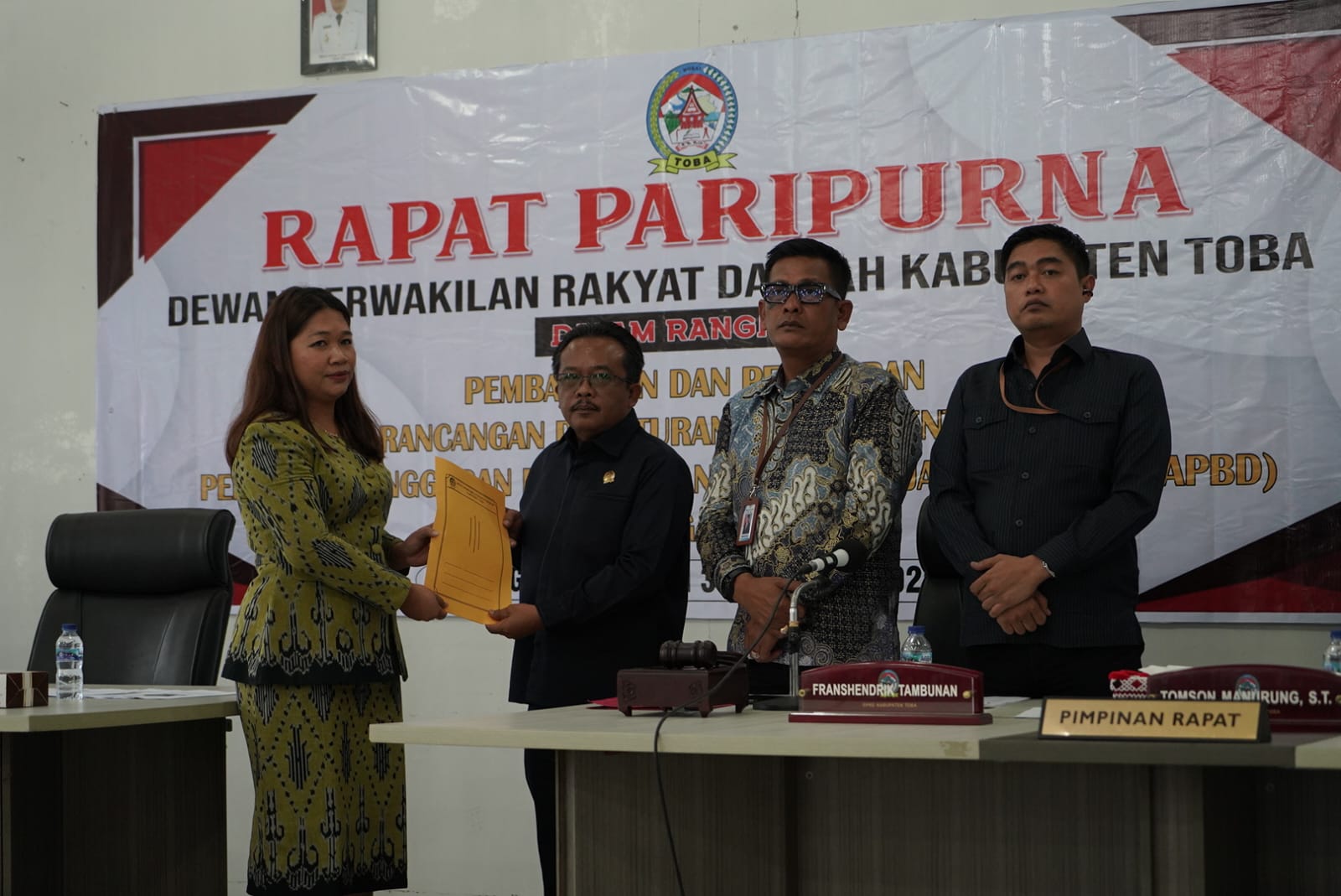 Fraksi-Fraksi DPRD Toba Setuju Ranperda PAPBD TA 2026 Dibahas Lebih Lanjut