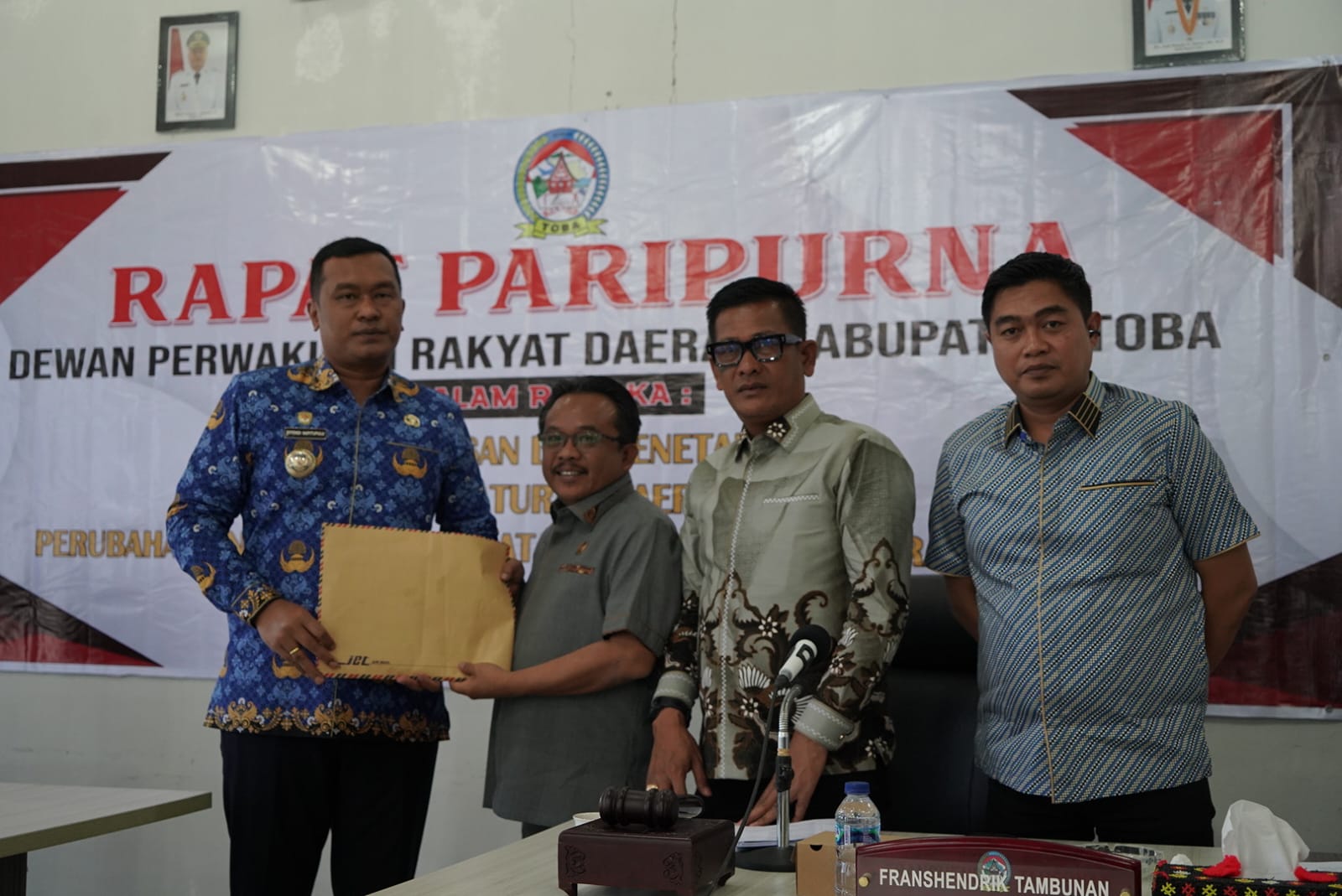 Bupati Toba Sampaikan Nota Jawaban atas Pandangan Fraksi DPRD terhadap P-APBD 2026